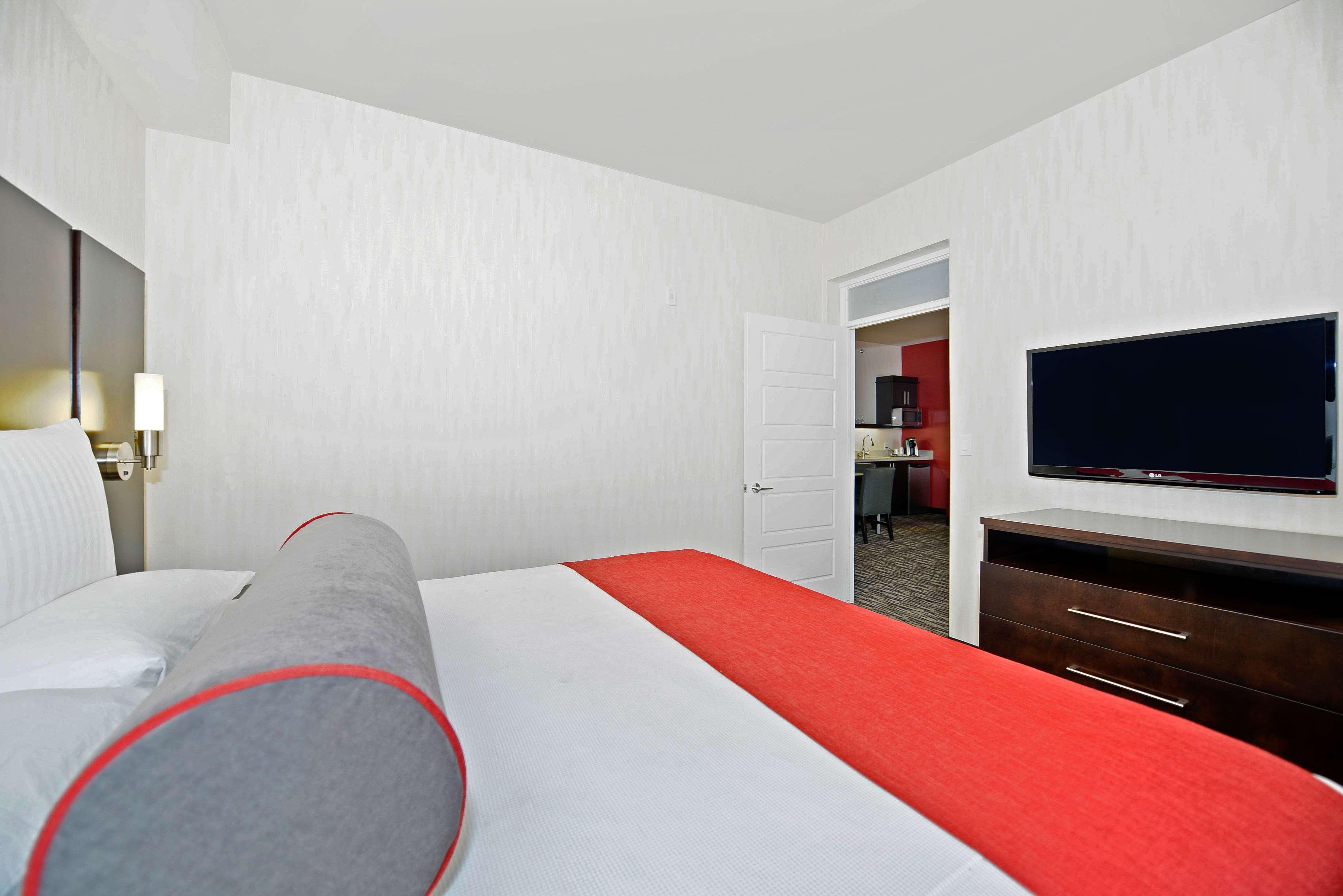 C Hotel By Carmen'S, BW Premier Collection Хамилтън Екстериор снимка